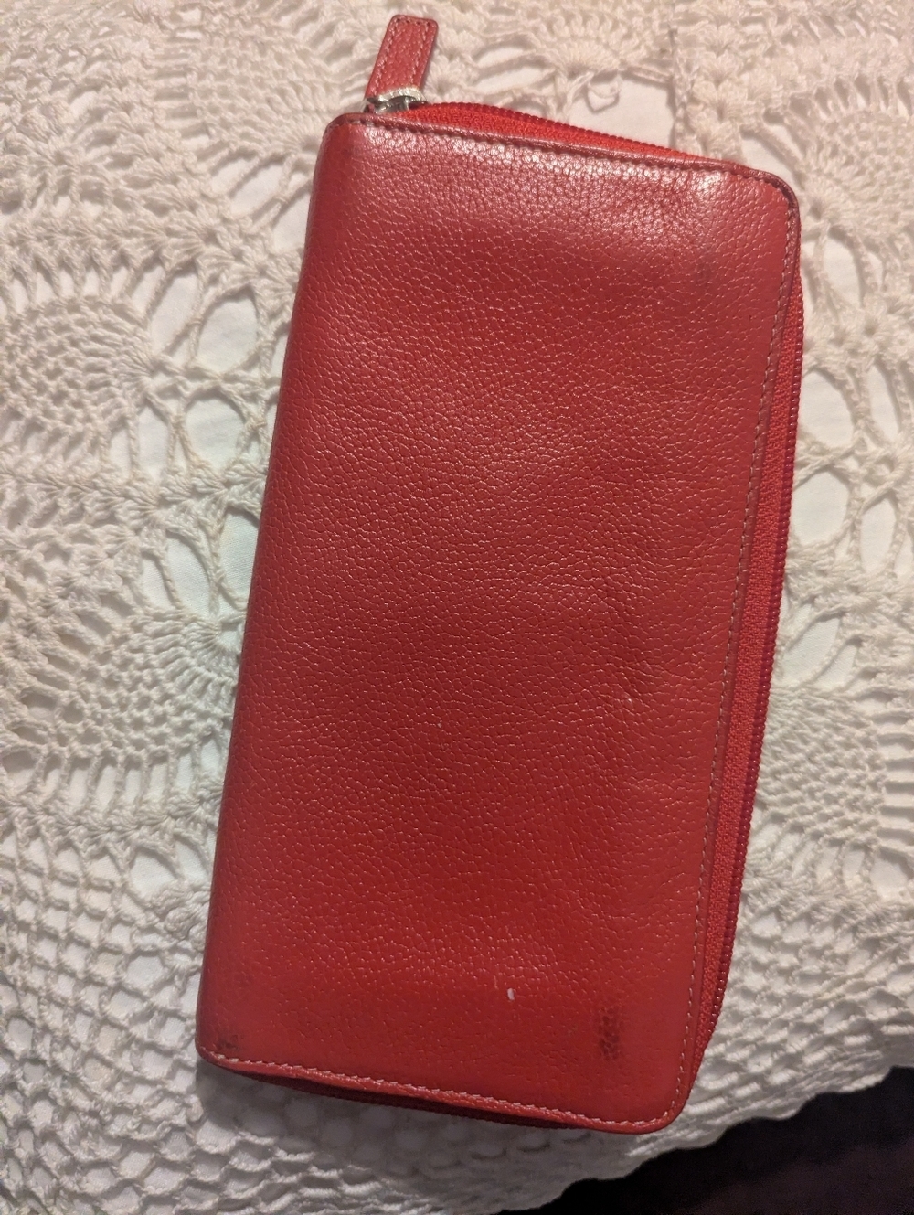 Levenge Women's Red Leather Zip Wallet Clutch - Picture 2 of 4